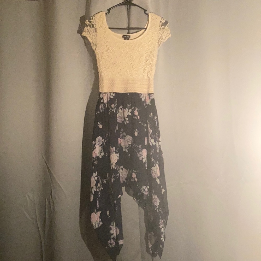 Cute flowy floral sun dress